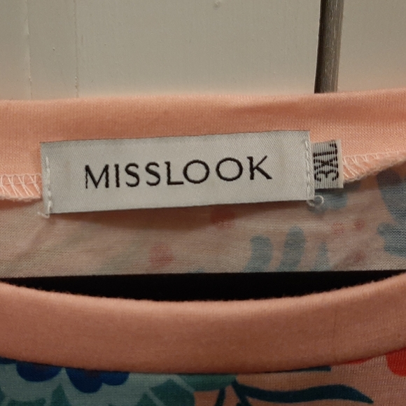 Miss Look top size 3XL pink and blue floral with black and white sleeves - Picture 3 of 5